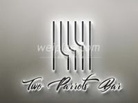 TWO PARROTS BAR